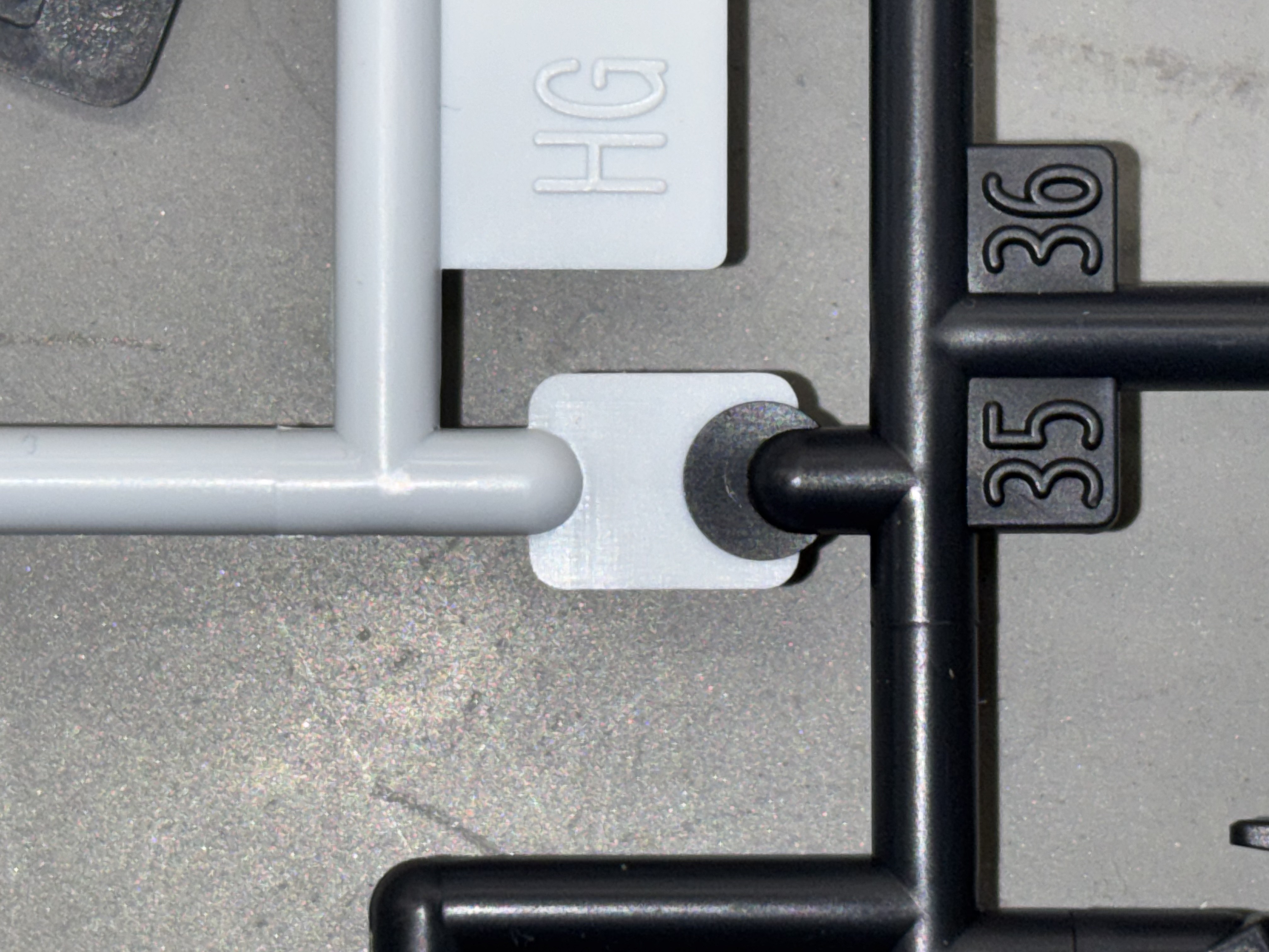 Front-side color boundary on a multi-color runner.