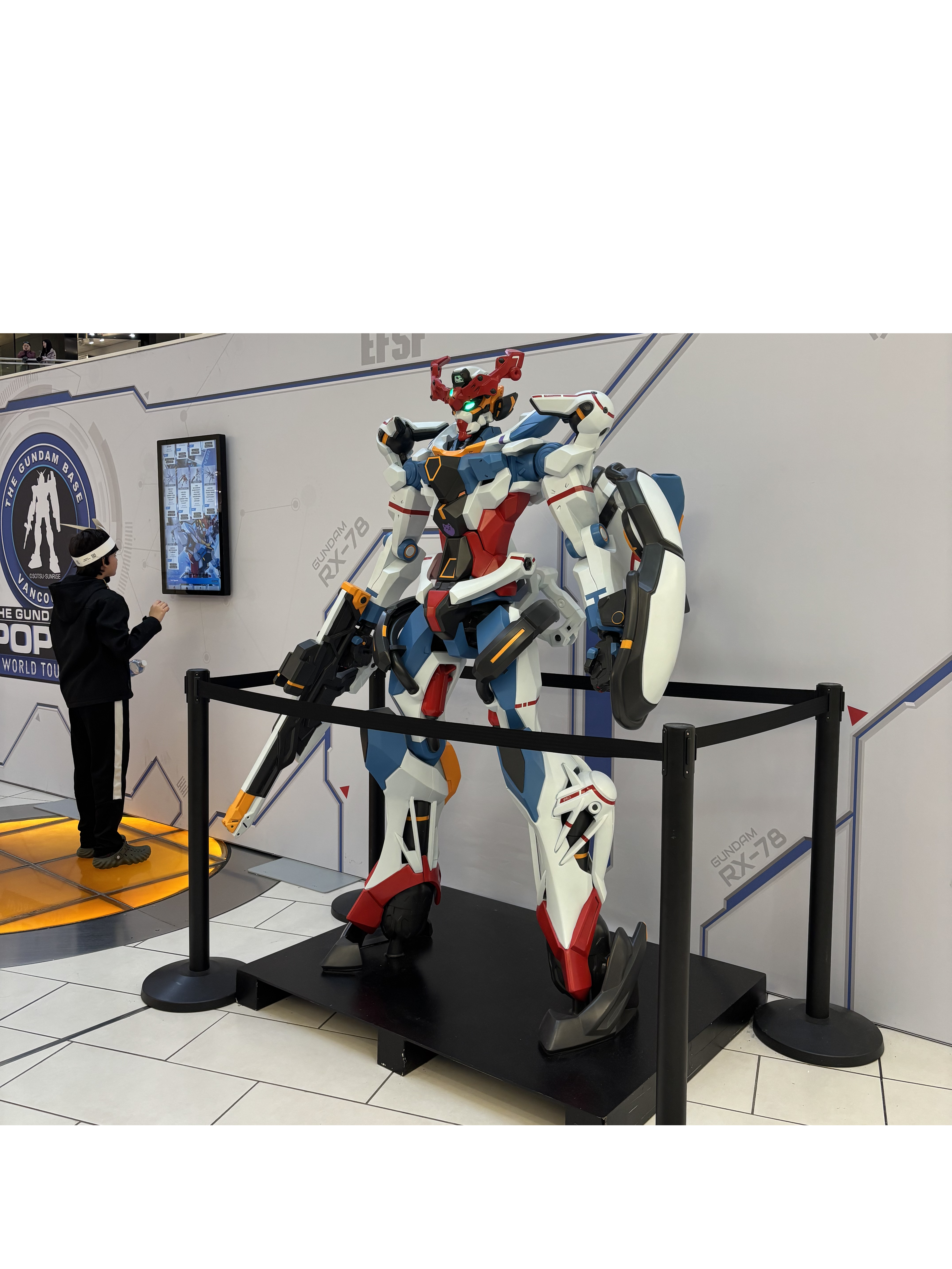 Life-size Gundam display installation in a Vancouver shopping mall.
